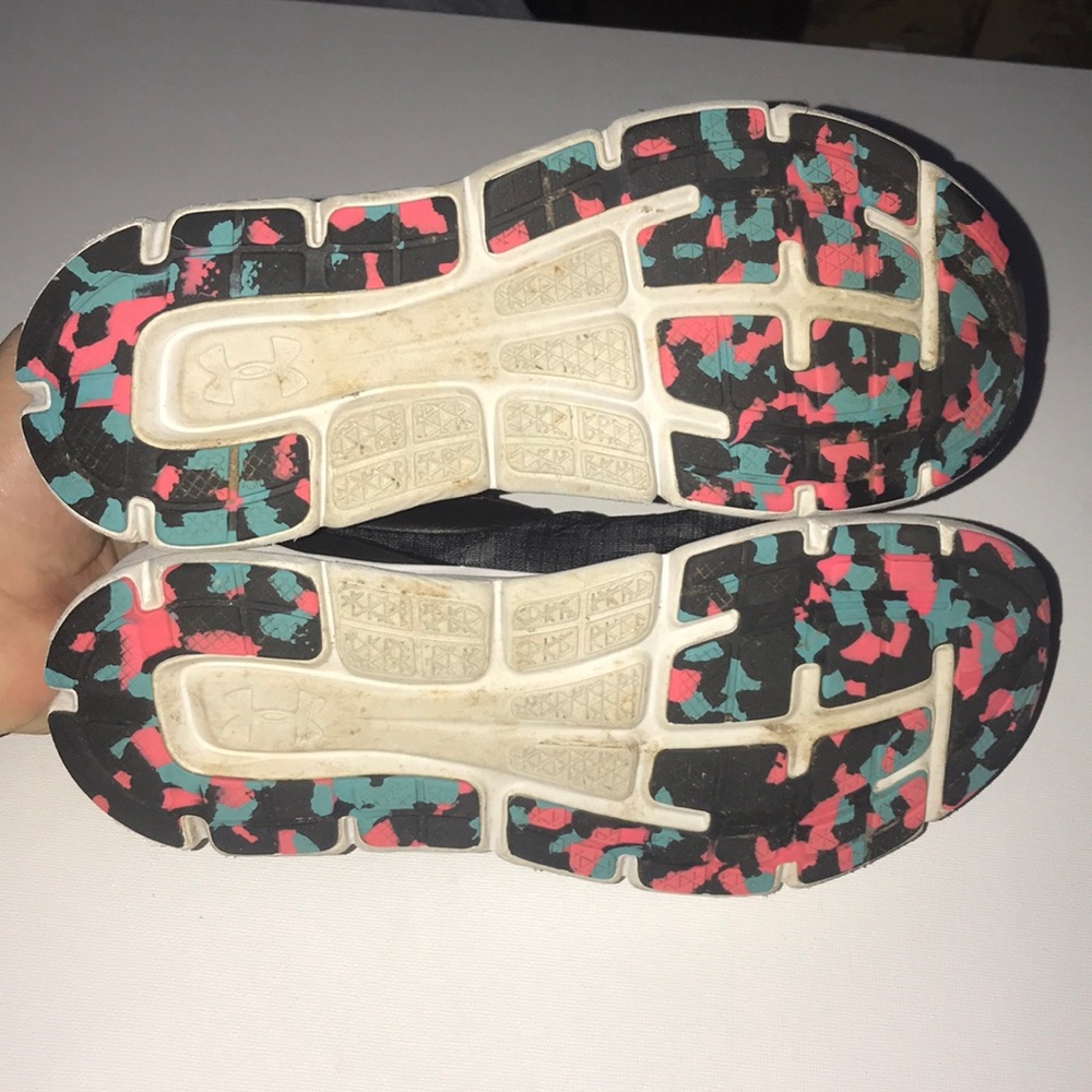 Under Armour Shoes - Picture 5 of 8